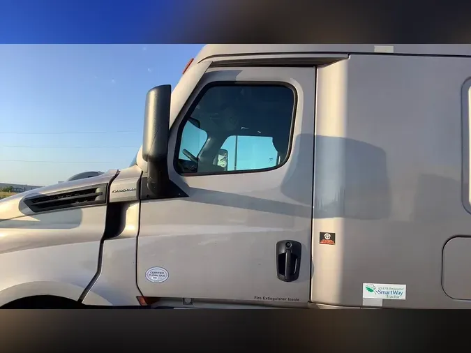 2023 Freightliner Cascadia 126