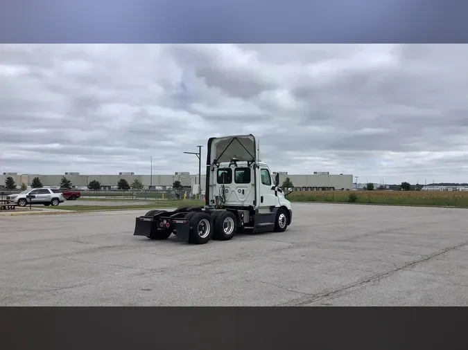 2020 Freightliner Cascadia 126