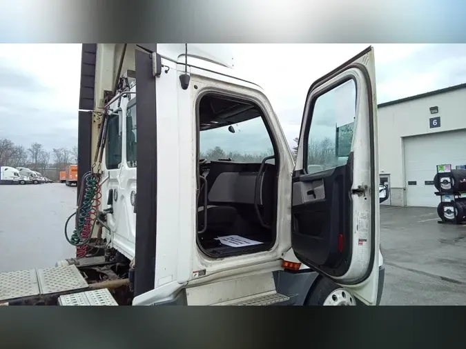 2020 Freightliner Cascadia 126