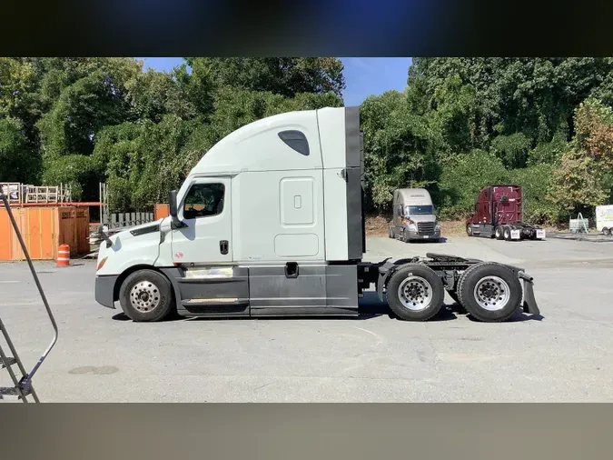 2021 Freightliner Cascadia 126