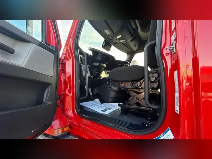 2022 FREIGHTLINER CA126