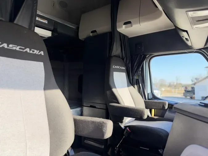 2021 Freightliner Cascadia0b0d81dbdf001993952eaf934dd8b135