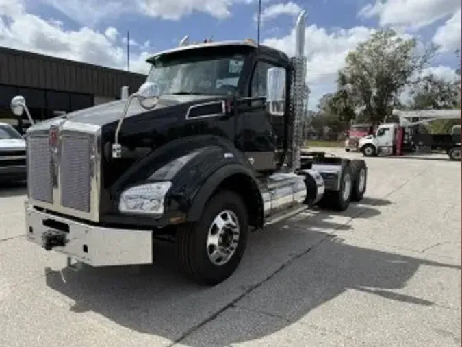 2026 Kenworth T880