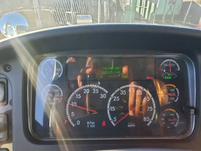 2018 FREIGHTLINER M2 106