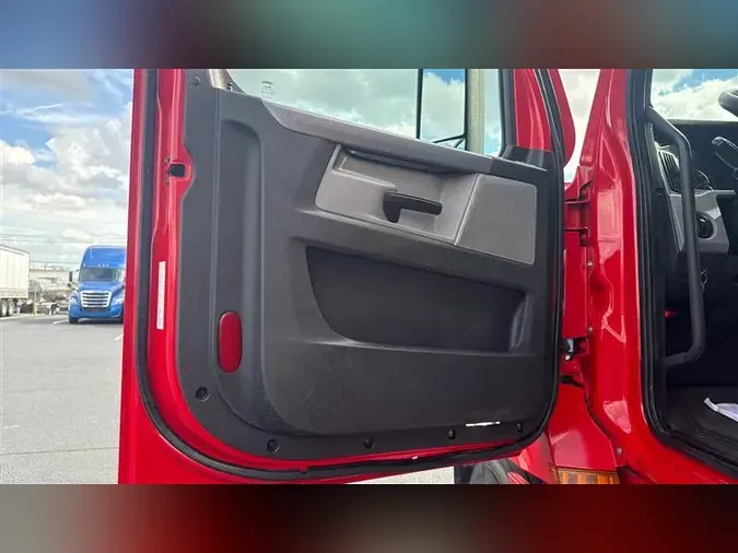 2022 FREIGHTLINER CA126