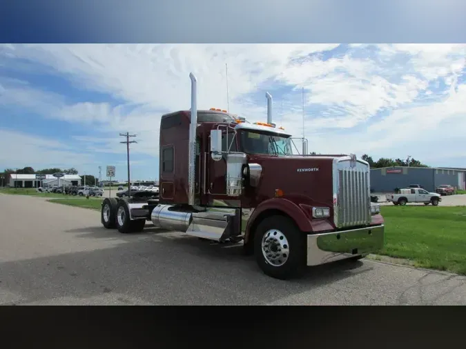 2025 Kenworth W900L