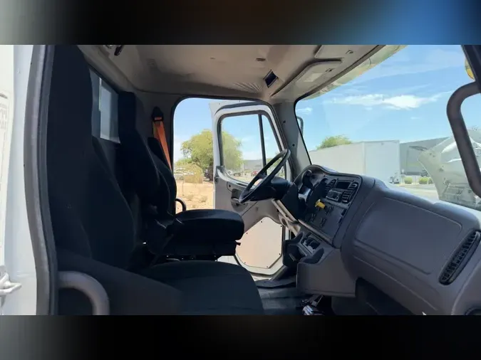 2020 FREIGHTLINER/MERCEDES M2 106