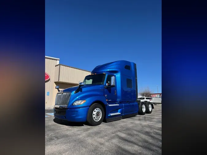 2022 International LT625