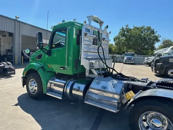 2017 PETERBILT 579