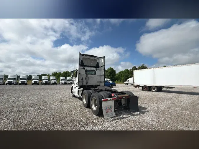 2020 Volvo VNL300