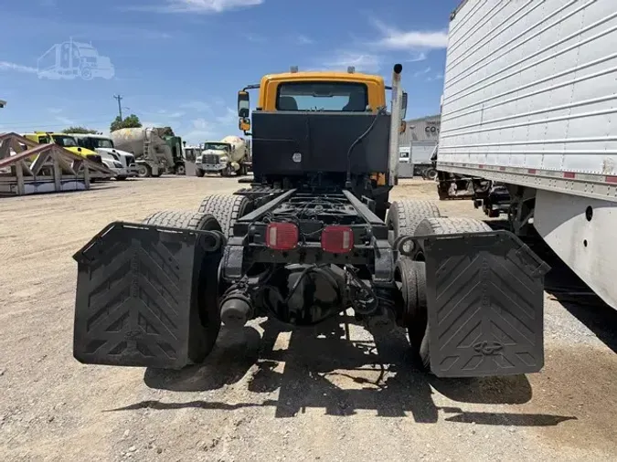 2011 INTERNATIONAL WORKSTAR 7600