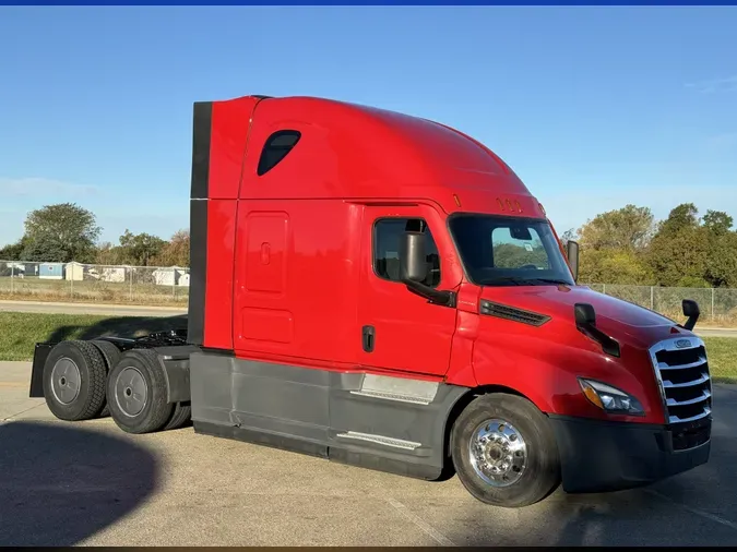 2021 FREIGHTLINER Cascadia 126