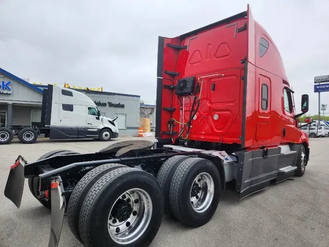 2020 FREIGHTLINER Cascadia 126