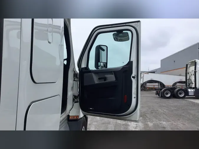 2021 Freightliner Cascadia 126