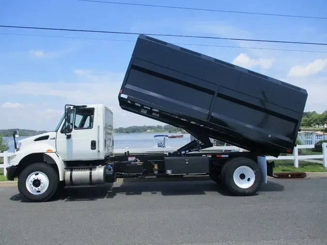 2015 INTERNATIONAL 4300