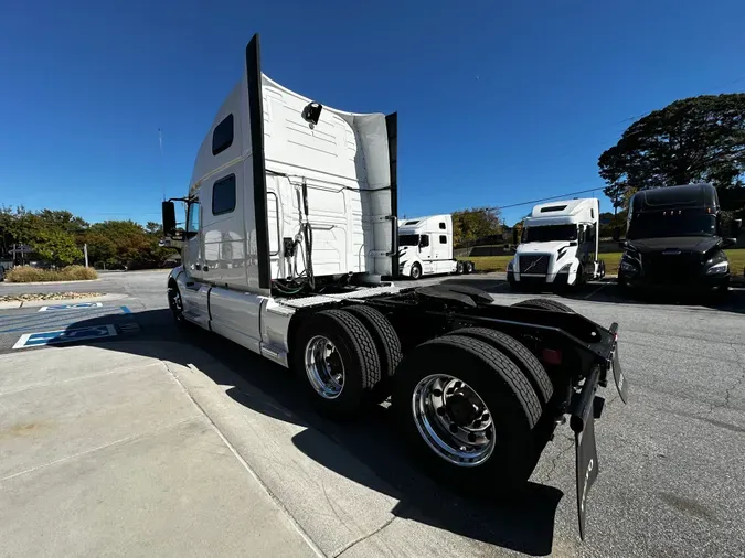 2022 Volvo VNL64T860