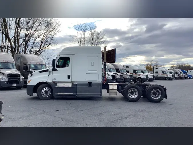 2020 Freightliner Cascadia 1260b38d45bf028511f85d8690534a42417