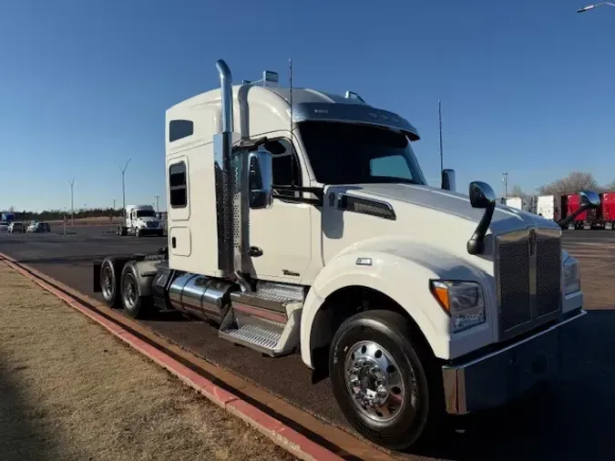 2021 KENWORTH T880