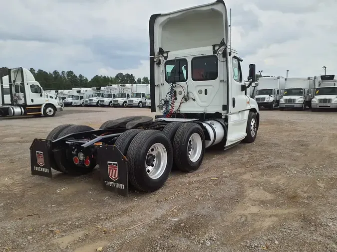 2019 FREIGHTLINER/MERCEDES CASCADIA 125