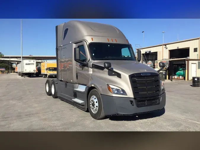 2023 Freightliner Cascadia0b3fa897148263682f2d4c12af84cc24