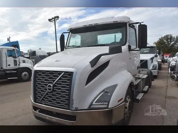 2019 VOLVO VNR62T300