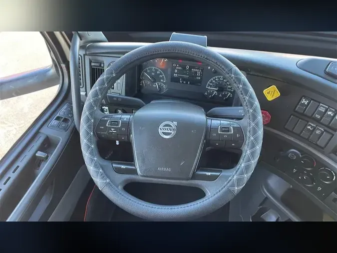 2022 VOLVO VNL760