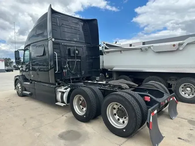 2015 Volvo VNL780