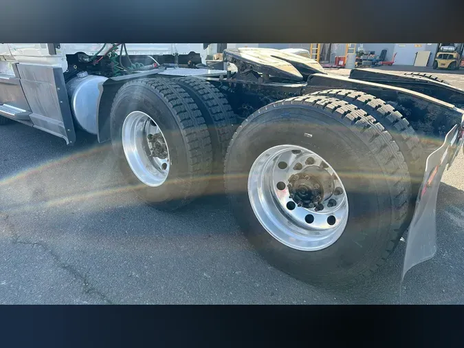 2020 Freightliner Cascadia 126