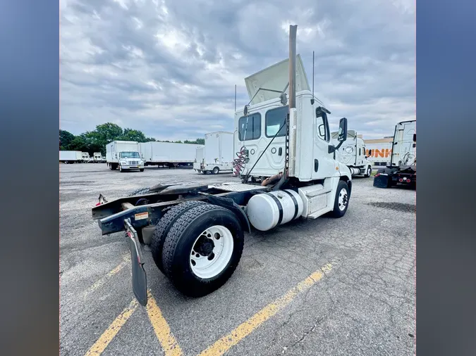 2019 FREIGHTLINER/MERCEDES CASCADIA 125