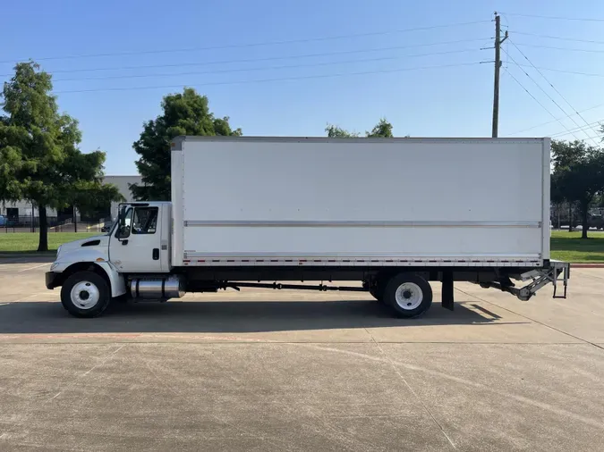 2019 International 4300-4X2