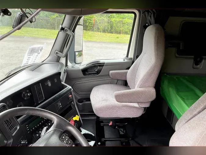 2022 INT LT625 6x4