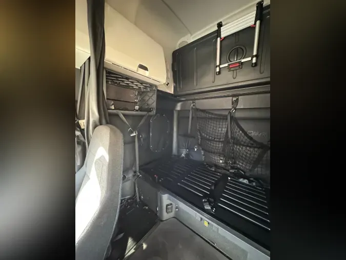 2023 FREIGHTLINER Cascadia 126