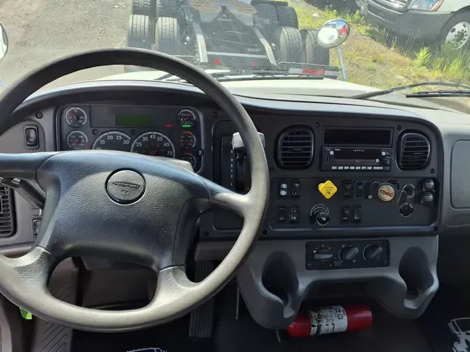 2018 FREIGHTLINER M2 106