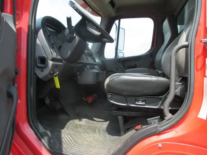 2015 FREIGHTLINER M2