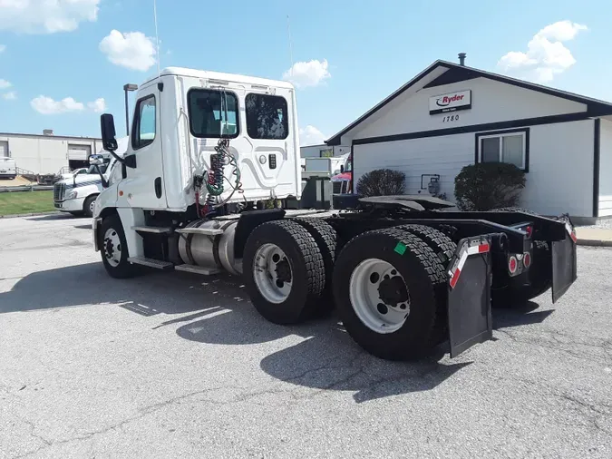 2016 FREIGHTLINER/MERCEDES CASCADIA 125