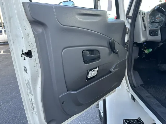 2017 International 4300-4X2