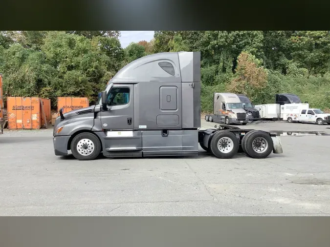 2022 Freightliner Cascadia 1260b6a95c322aecf66b98559e165b8145e