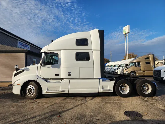 2021 VOLVO VNL64T860