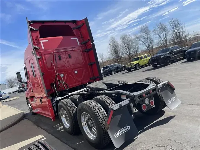 2021 FREIGHTLINER CA126