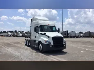 2020 Freightliner Cascadia 126