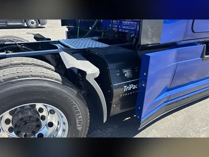 2022 FREIGHTLINER CA126