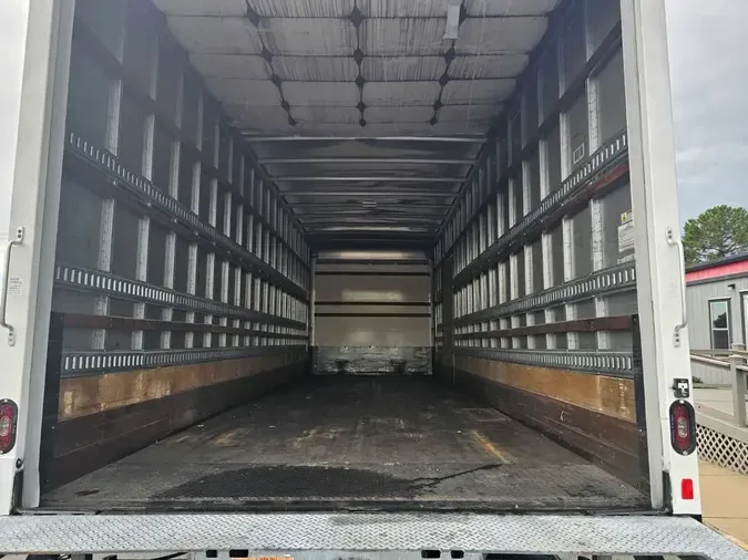 2018 FREIGHTLINER M2 106