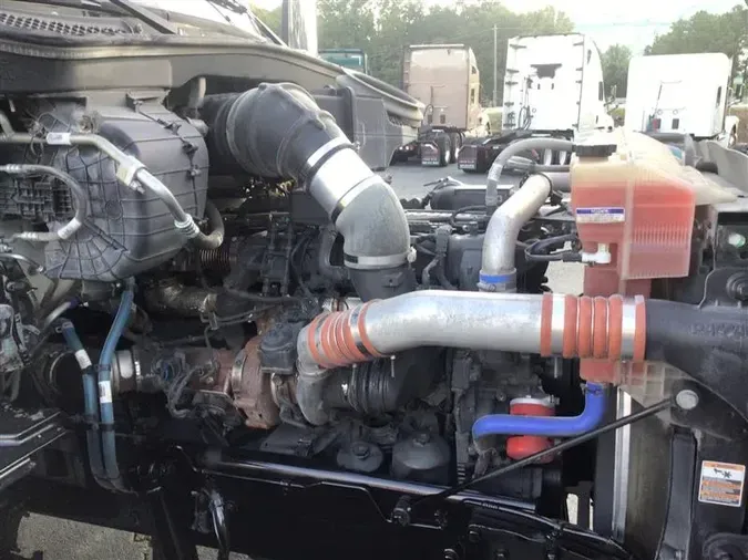 2022 KENWORTH T880