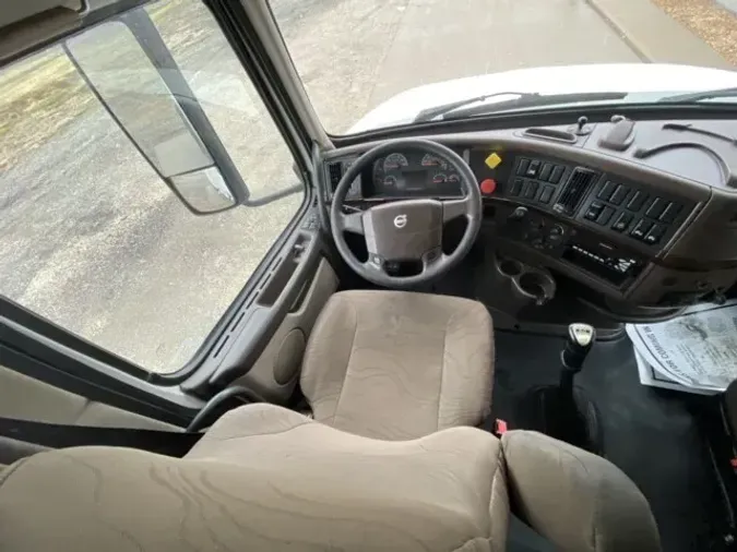 2015 Volvo VNL64T670