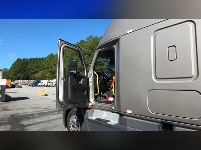 2023 Freightliner Cascadia 1260b7cf2688041ac5d5b3bdd95fbfe5bf6