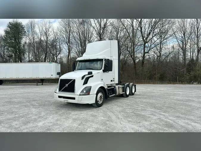 2015 Volvo VNL300