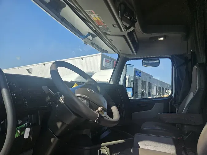 2020 VOLVO VNL64T760