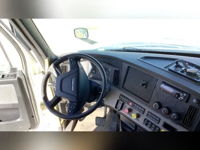 2022 Freightliner Cascadia 126