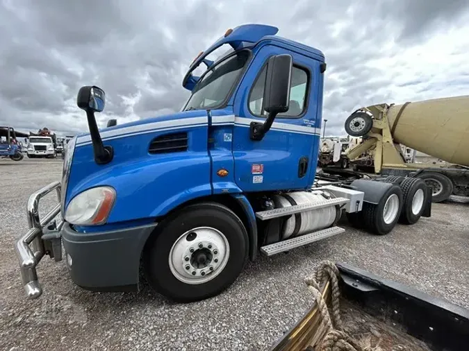 2015 FREIGHTLINER CASCADIA 113