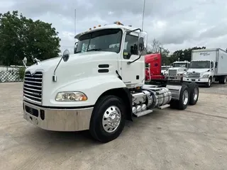 2017 MACK CXU613